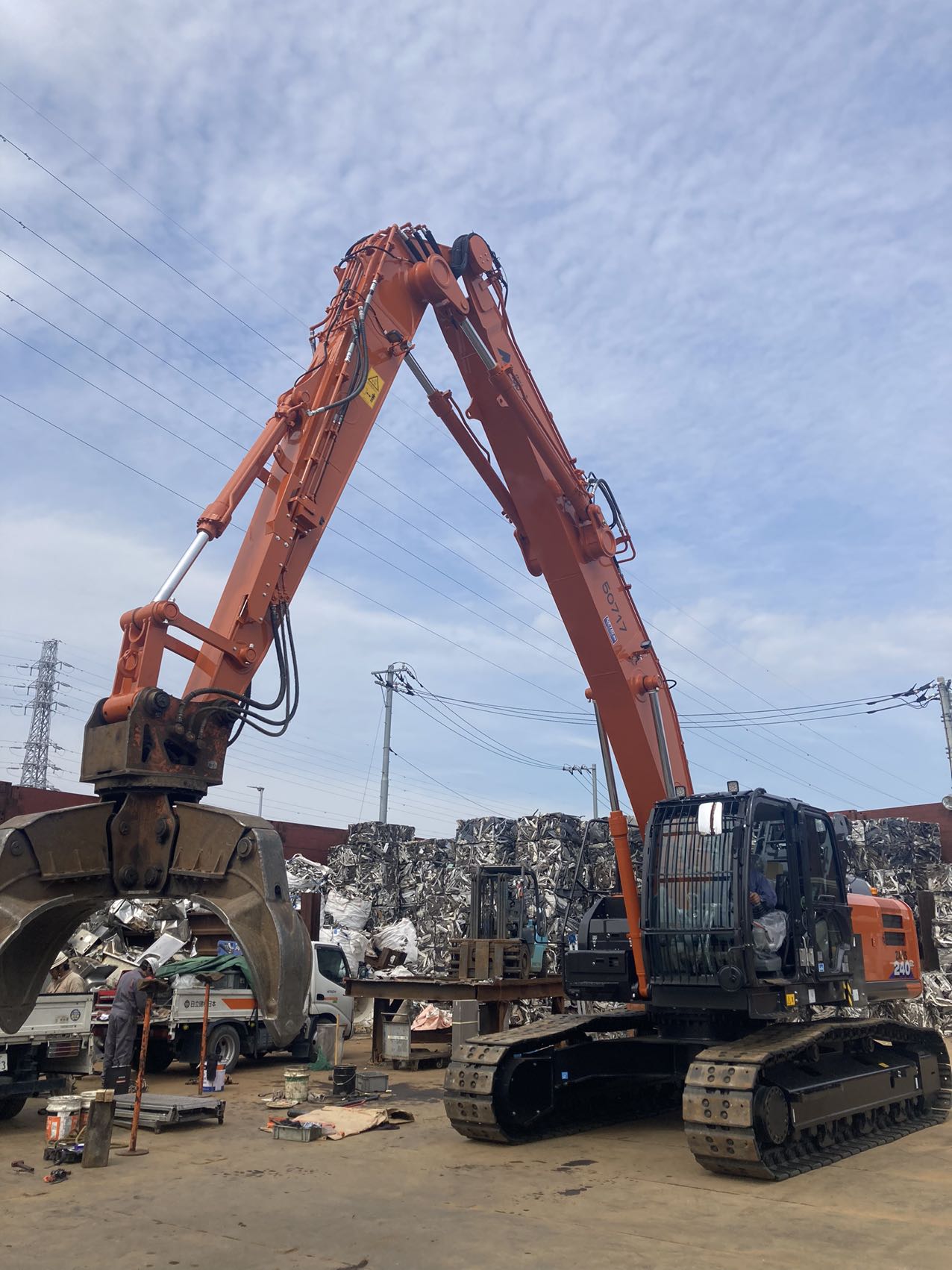 相模原工場に日立建機製油圧ショベル導入 – 株式会社ナンセイ